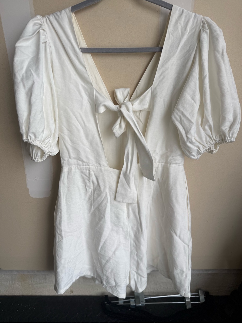 White Puff-Sleeve V-Neck Romper - Picture 3 of 3